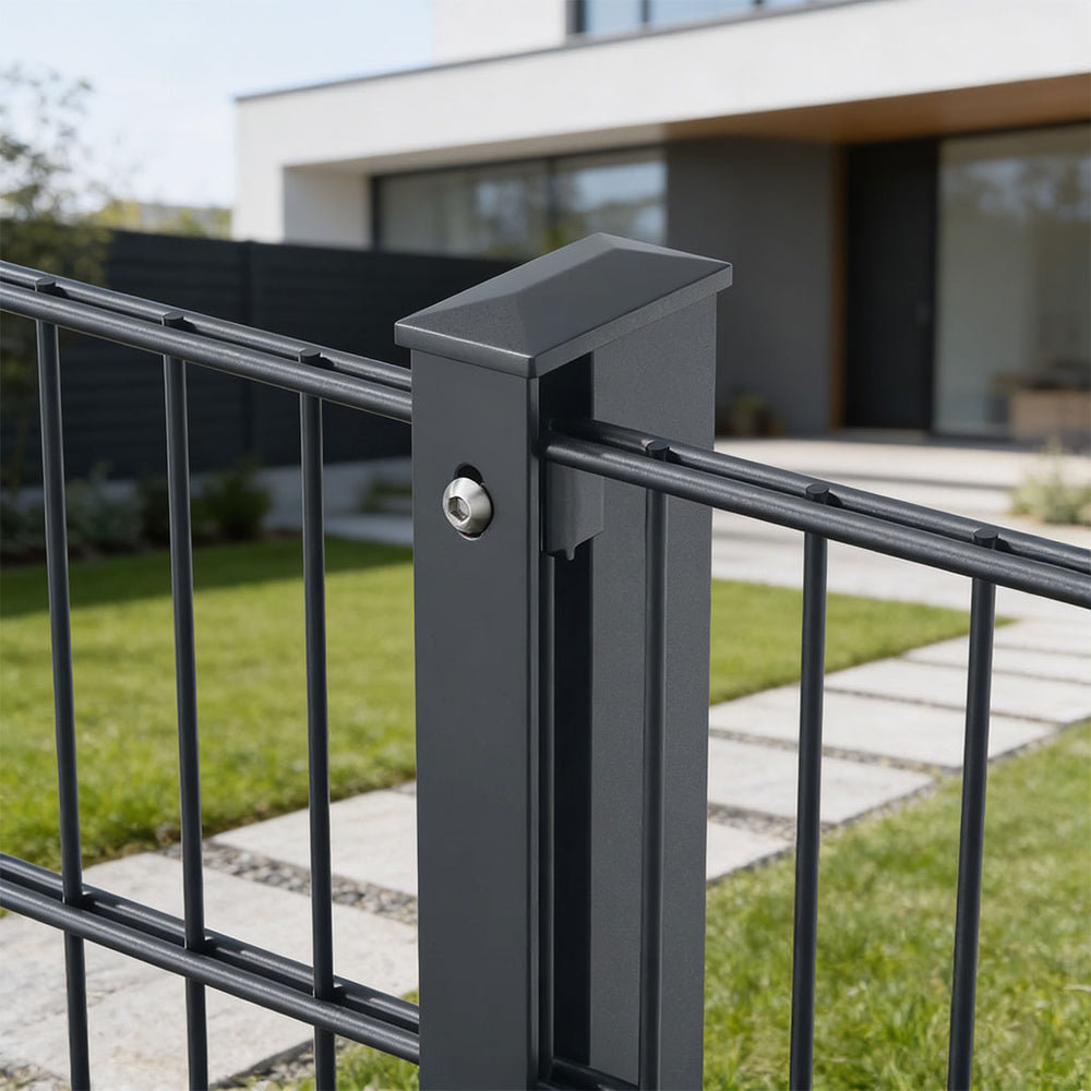 Zaunpfosten mit Abdeckleiste zum Einbetonieren